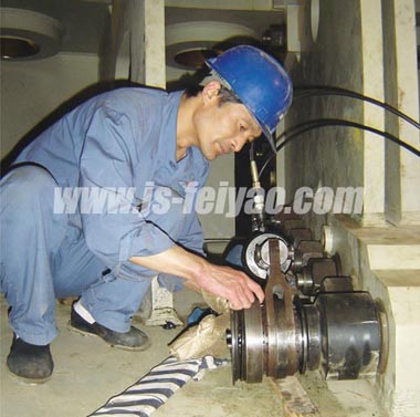 ��Ť��Һ�����֬F��ʹ�ÈD